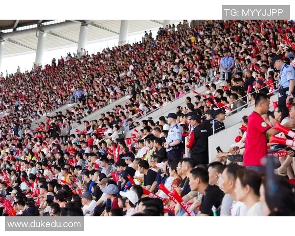 四川金强队主场告捷,球迷热情助力全队士气高昂