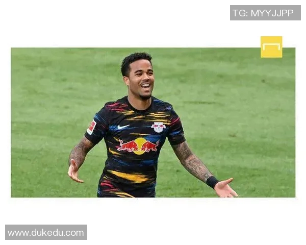 小克鲁伊维特的成长之路：从青涩少年到足球场上的璀璨明星